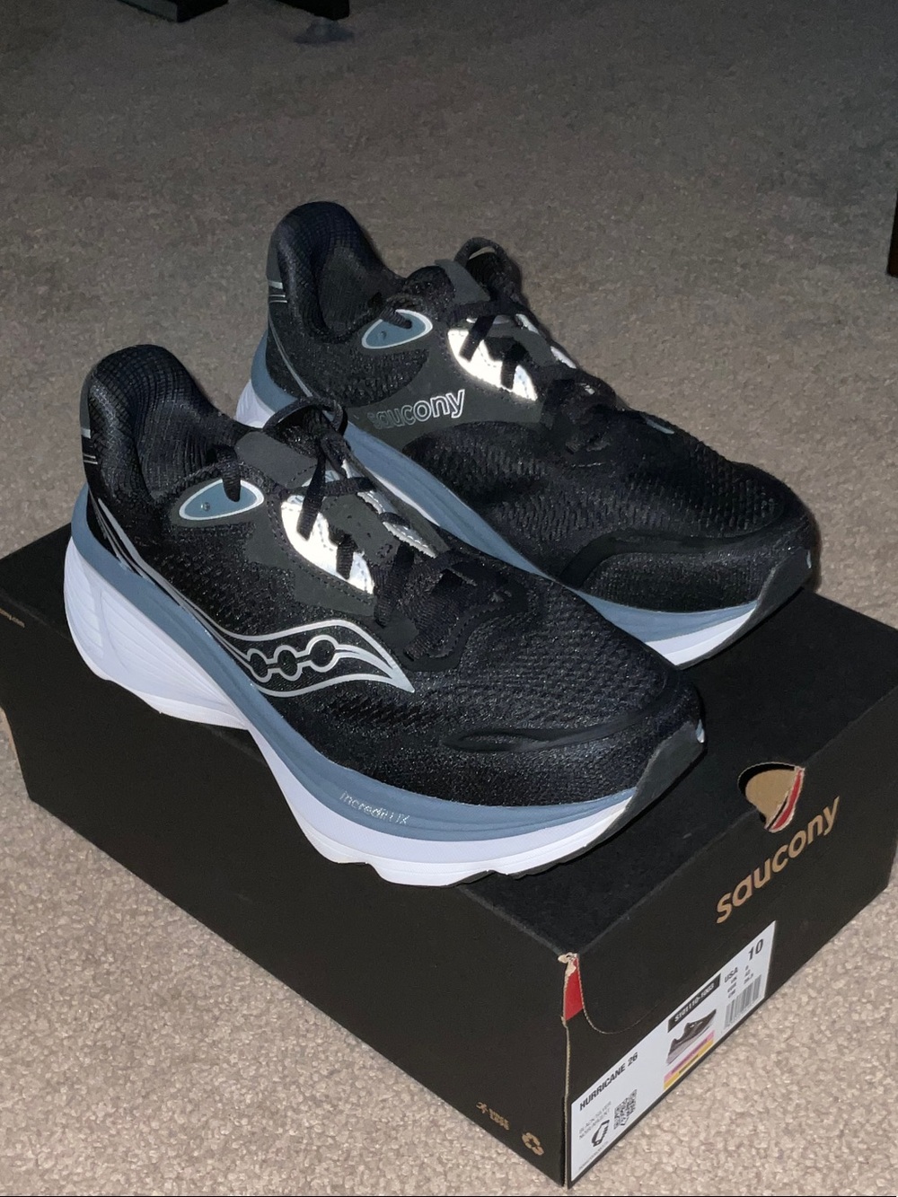 Women’s Saucony Hurricane 26 size 10 wide